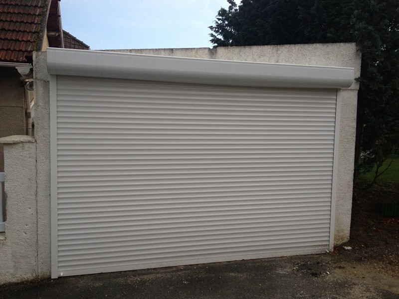Porte de garage enroulable blanche