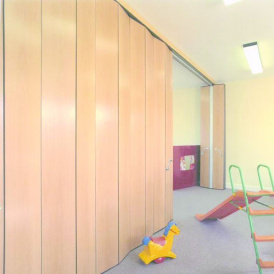 Cloison extensible accordéon pour séparation visuelle de pièces