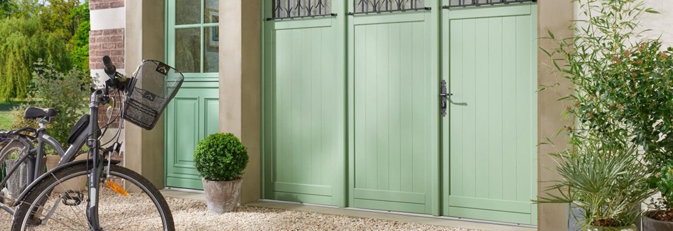 Porte de garage en bois chez lapeyre