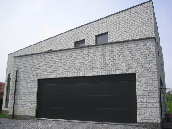 Porte de garage grande
