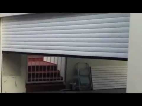 Porte de garage enroulable motorisée