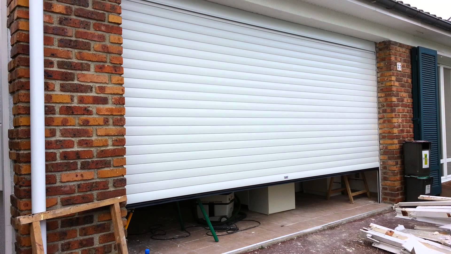Porte de garage enroulable huis clos