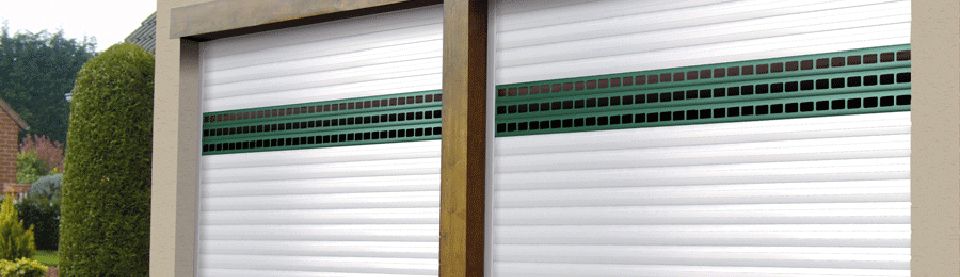 Porte de garage enroulable chene dore
