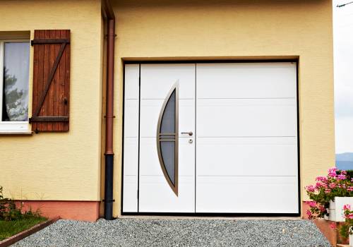 Porte de garage avec portillon sur mesure