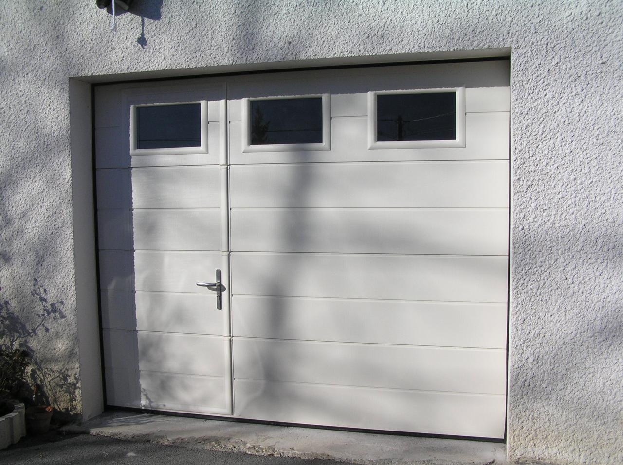 Porte de garage sectionnelle avec portillon michigan