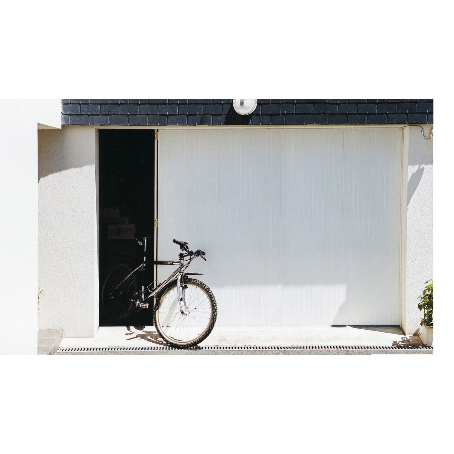 Prix porte de garage coulissante motorisée avec portillon