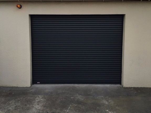 Porte de garage enroulable non motorisée