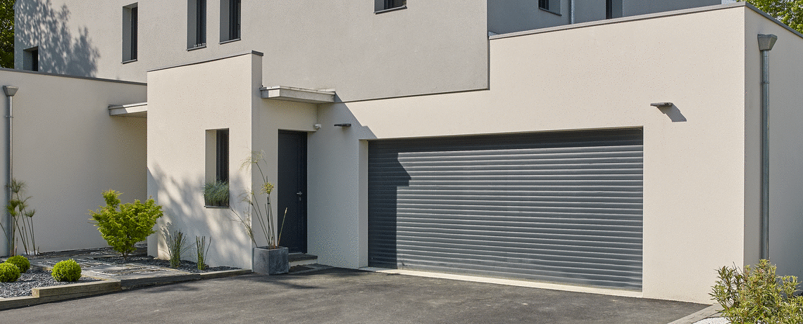 Porte de garage enroulable en facade