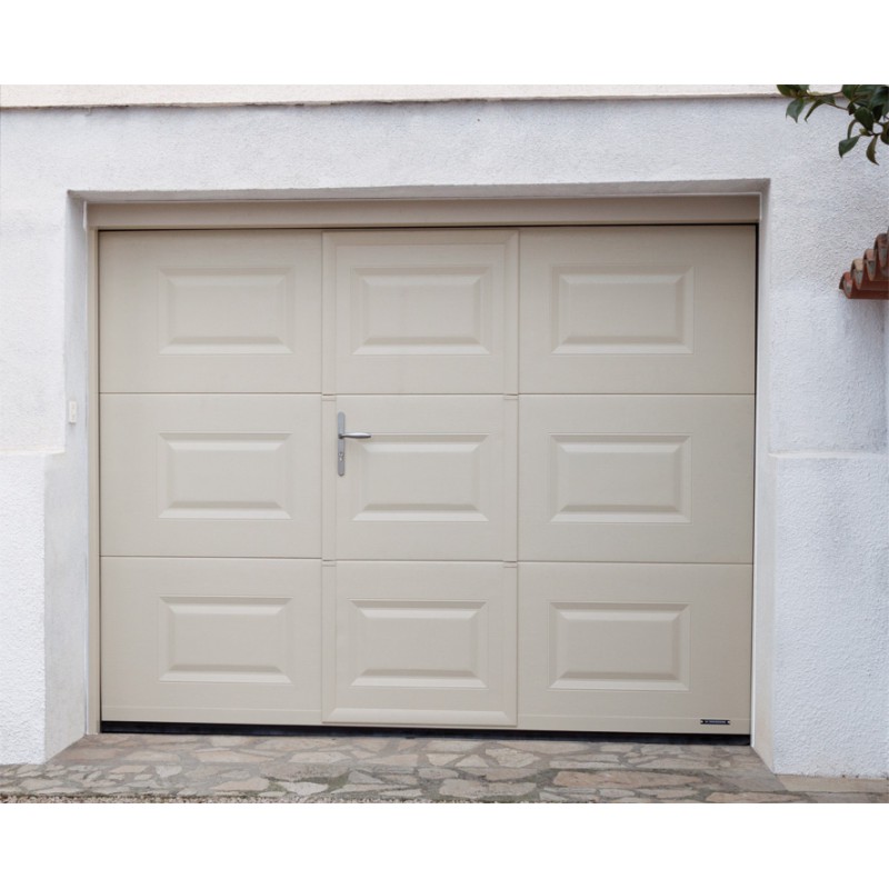 Porte de garage sectionnelle avec portillon sur mesure