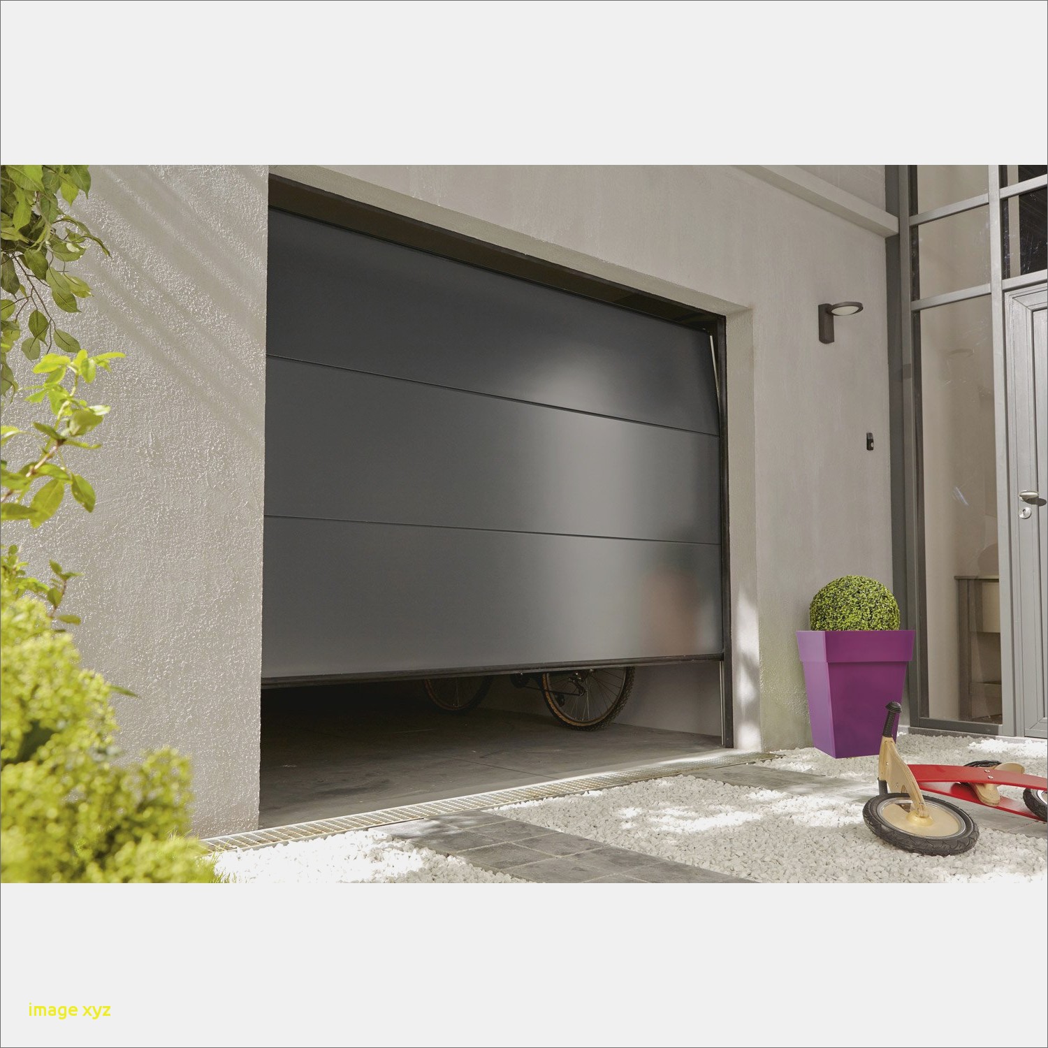 Porte de garage sectionnelle motorisée primo essentiel h.200 x l.240 cm