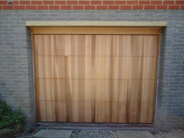 Porte de garage sectionnelle isolée