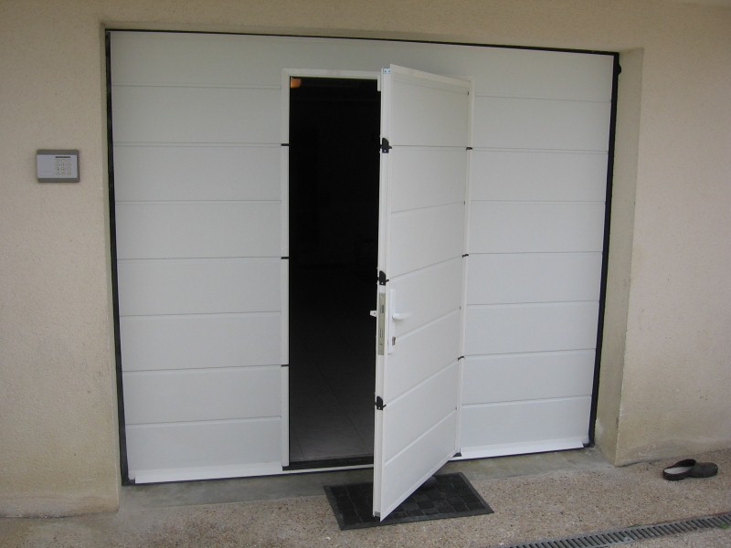 Prix porte de garage avec portillon et hublot