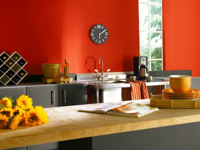 Peinture rouge dans la cuisine