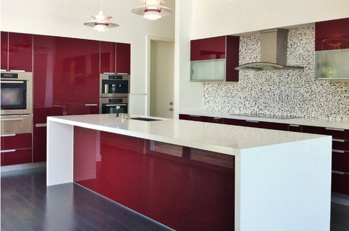 Peinture rouge cuisine blanche