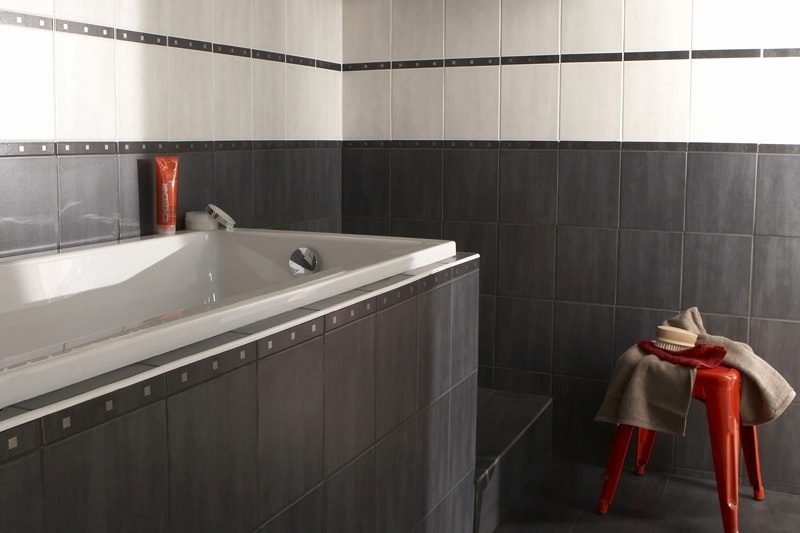 Peindre carrelage salle de bain en noir - Idées de travaux