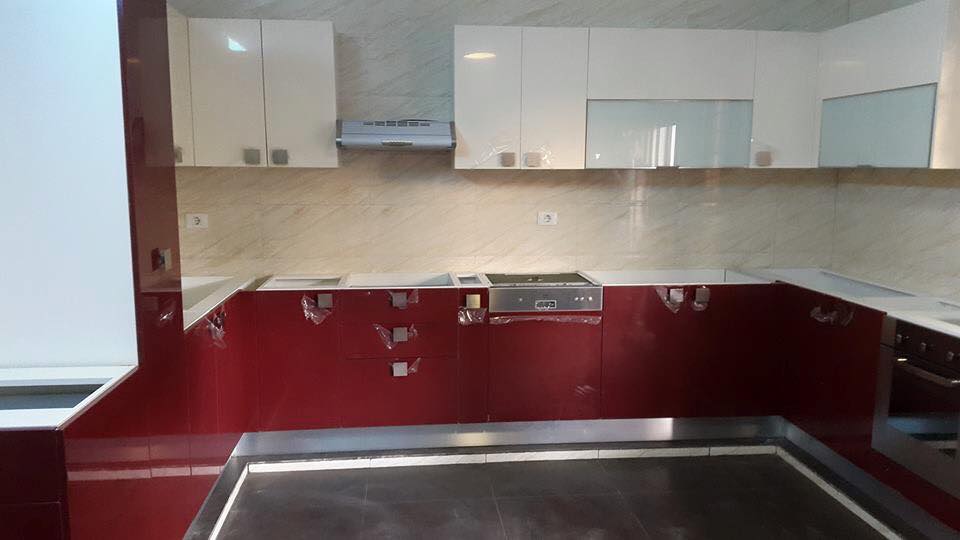 Peinture rouge brillante cuisine