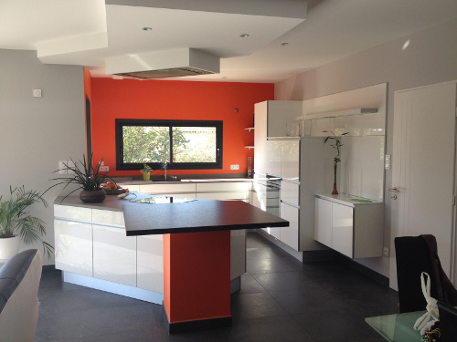 Cuisine blanche peinture orange