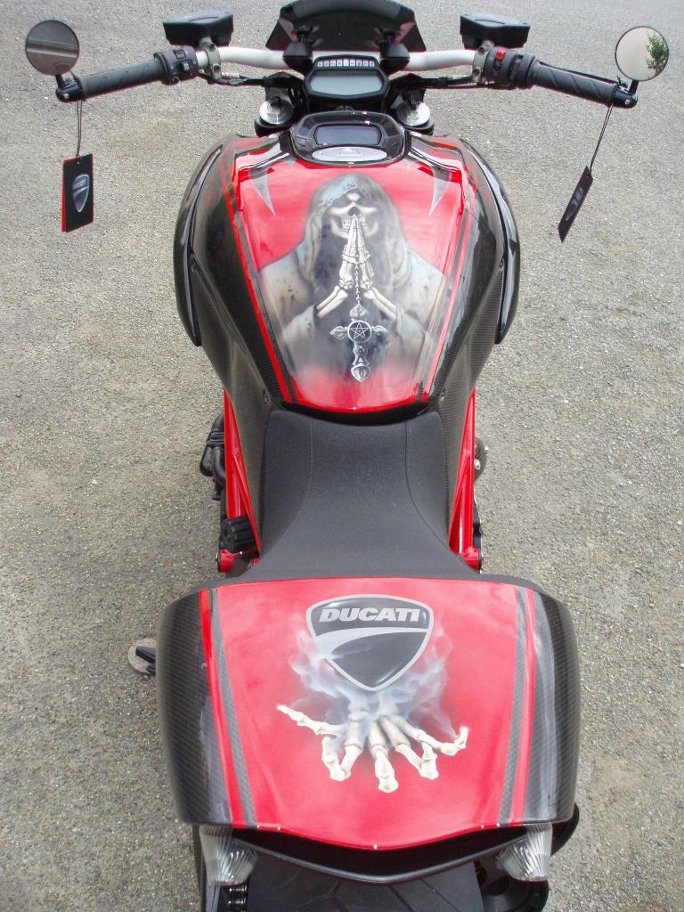 Peinture deco sur reservoir moto