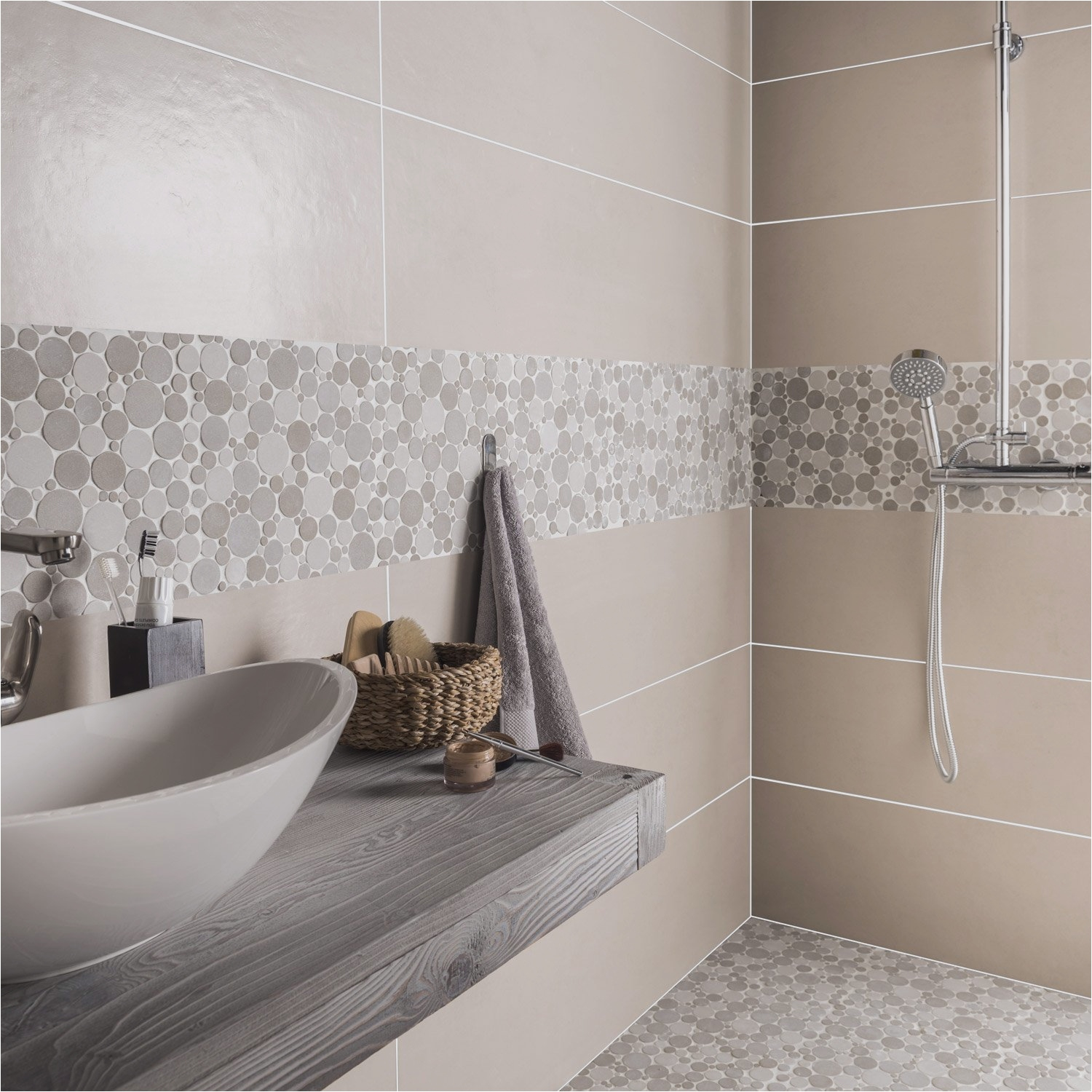 Enlever peinture carrelage salle de bain
