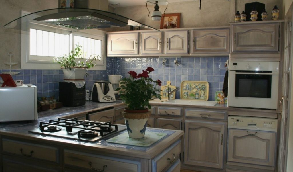 Peindre une cuisine en bois