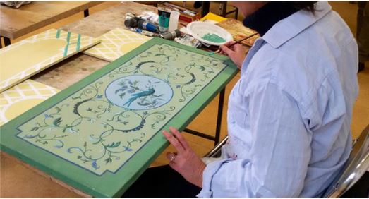 Technique de peinture décorative sur bois