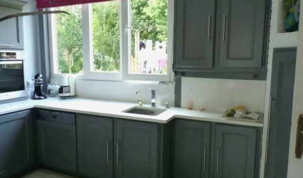 Repeindre cuisine en bois vernis