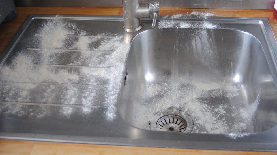 Nettoyer evier en inox