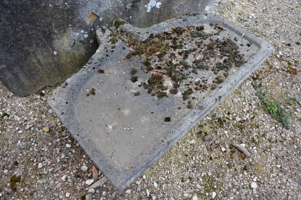 Evier ancien en pierre naturelle