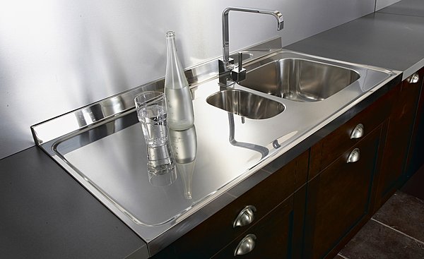 Cuisine plan travail noir evier inox