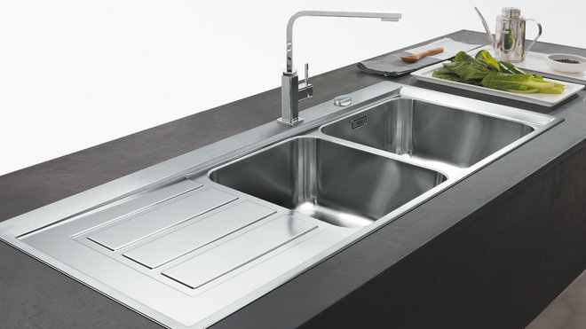 Cuisine plan travail noir evier inox