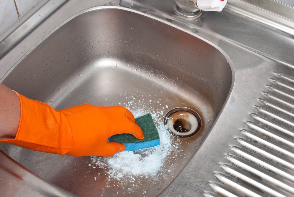 Avec quoi nettoyer un évier en inox