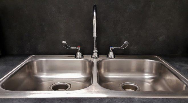 Proteger son evier en inox