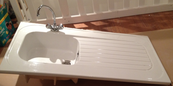 Evier ancien blanc
