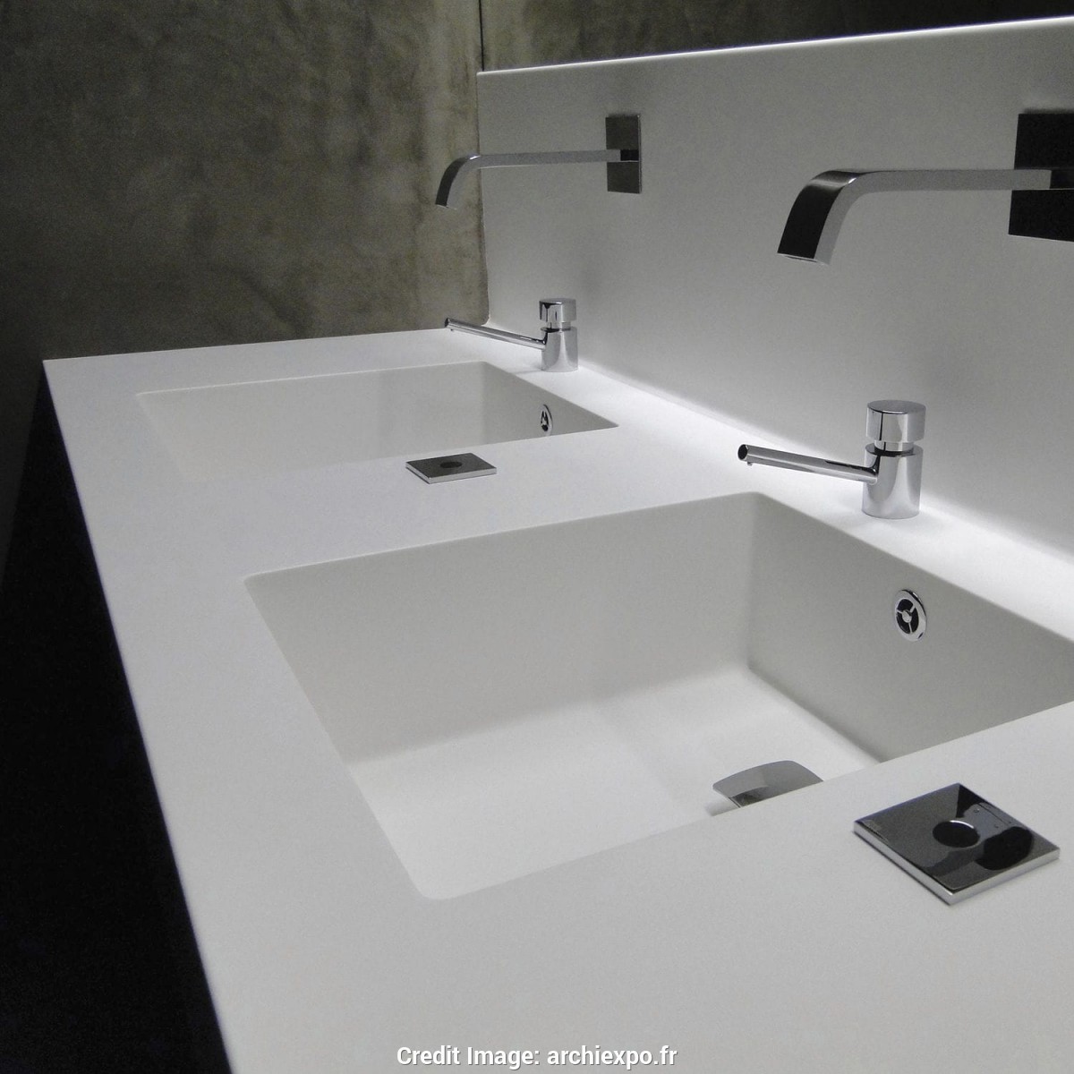 Plan de travail avec evier et plaque de cuisson
