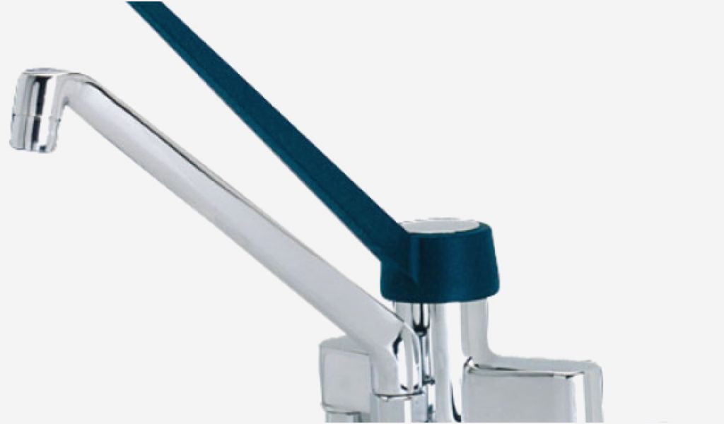 Fixation robinet evier