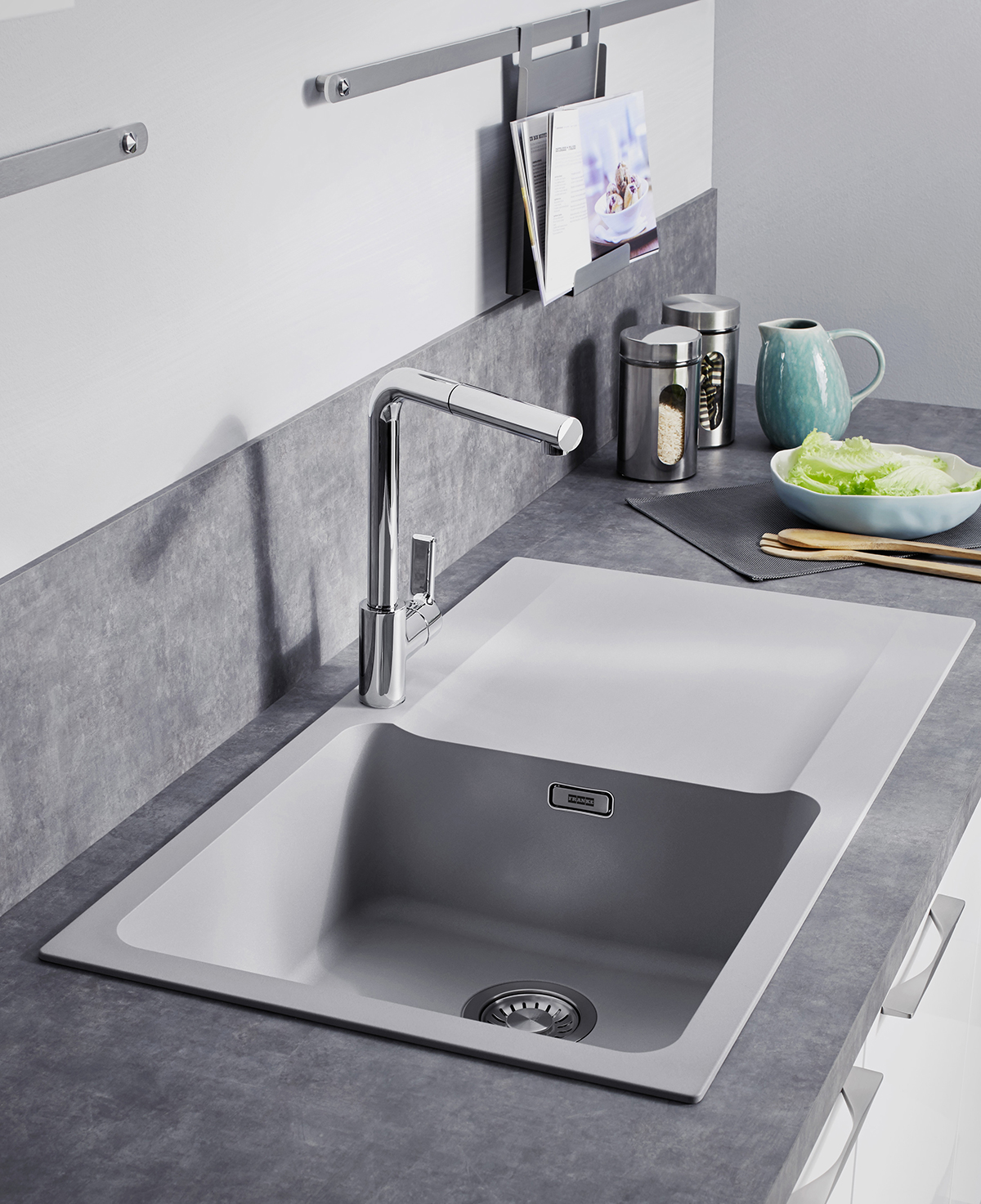 Pattes fixation evier inox sur meuble