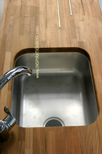Fixer evier inox sur plan de travail