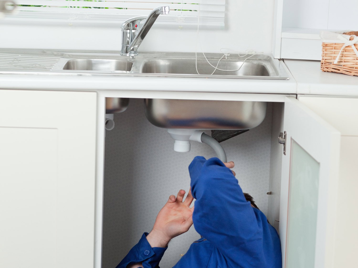 Comment coller un evier en inox