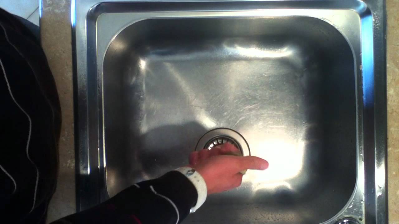Evier inox taché