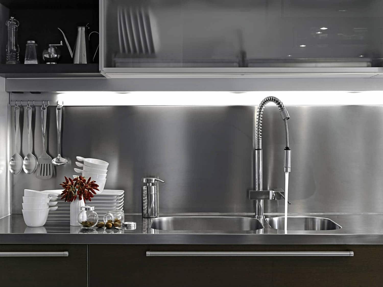 Comment faire briller un evier en inox