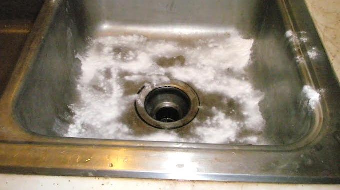 Evier en inox nettoyer