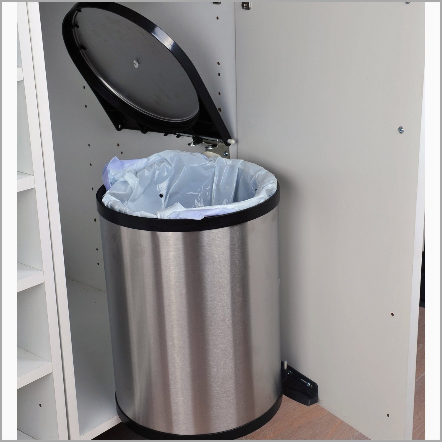 Poubelles sous evier ikea