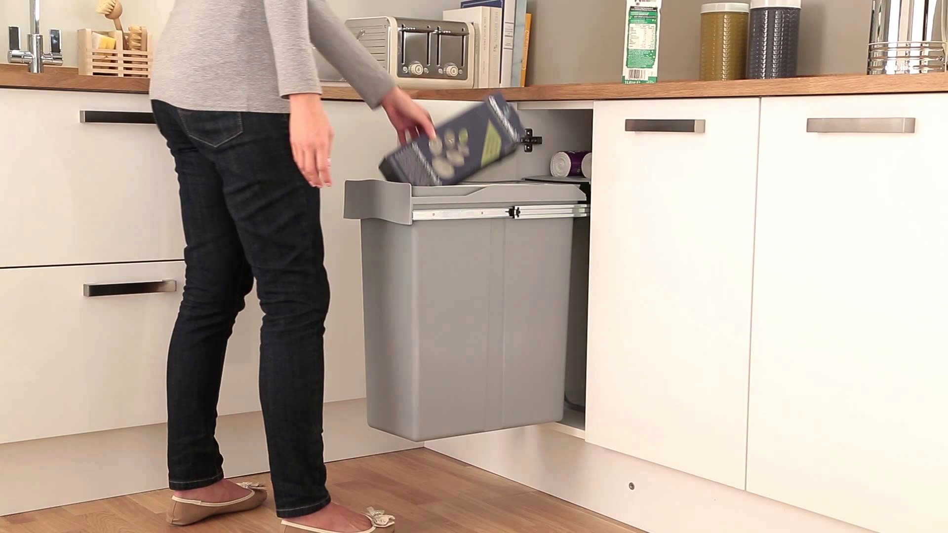 Poubelle de meuble sous evier