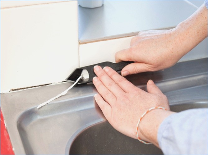 Decoller evier silicone