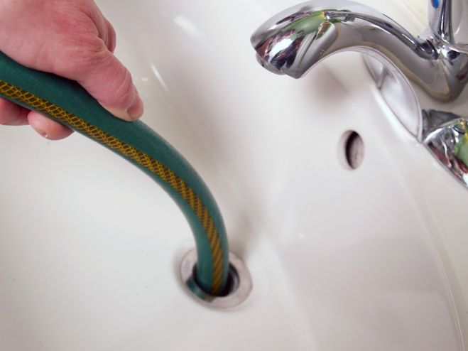 Astuce déboucher évier